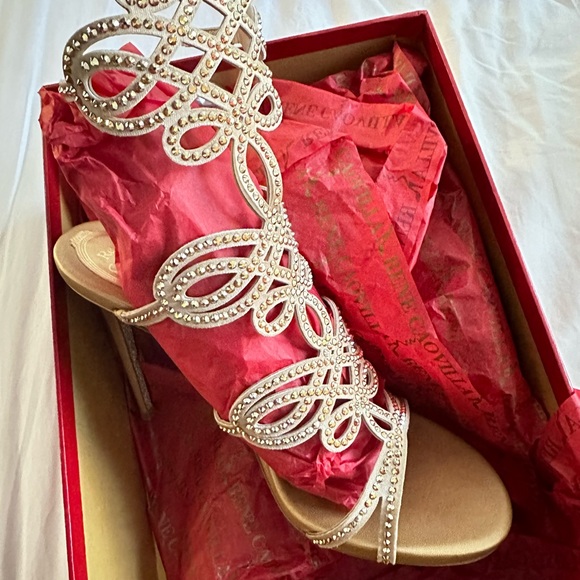 Brand new Rene Caovilla Gold sandals - Picture 4 of 9